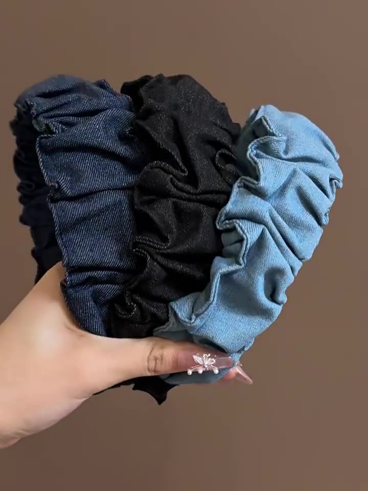 "Denim Ruffle Headband – Casual-Chic Scrunched Hair Accessory for Everyday Style"