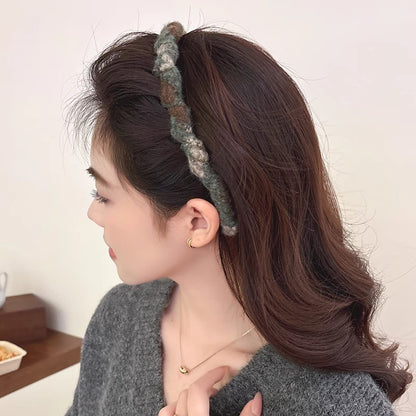 "Soft Fluffy Knitted Headband – Cute Vintage-Inspired Hair Accessory"